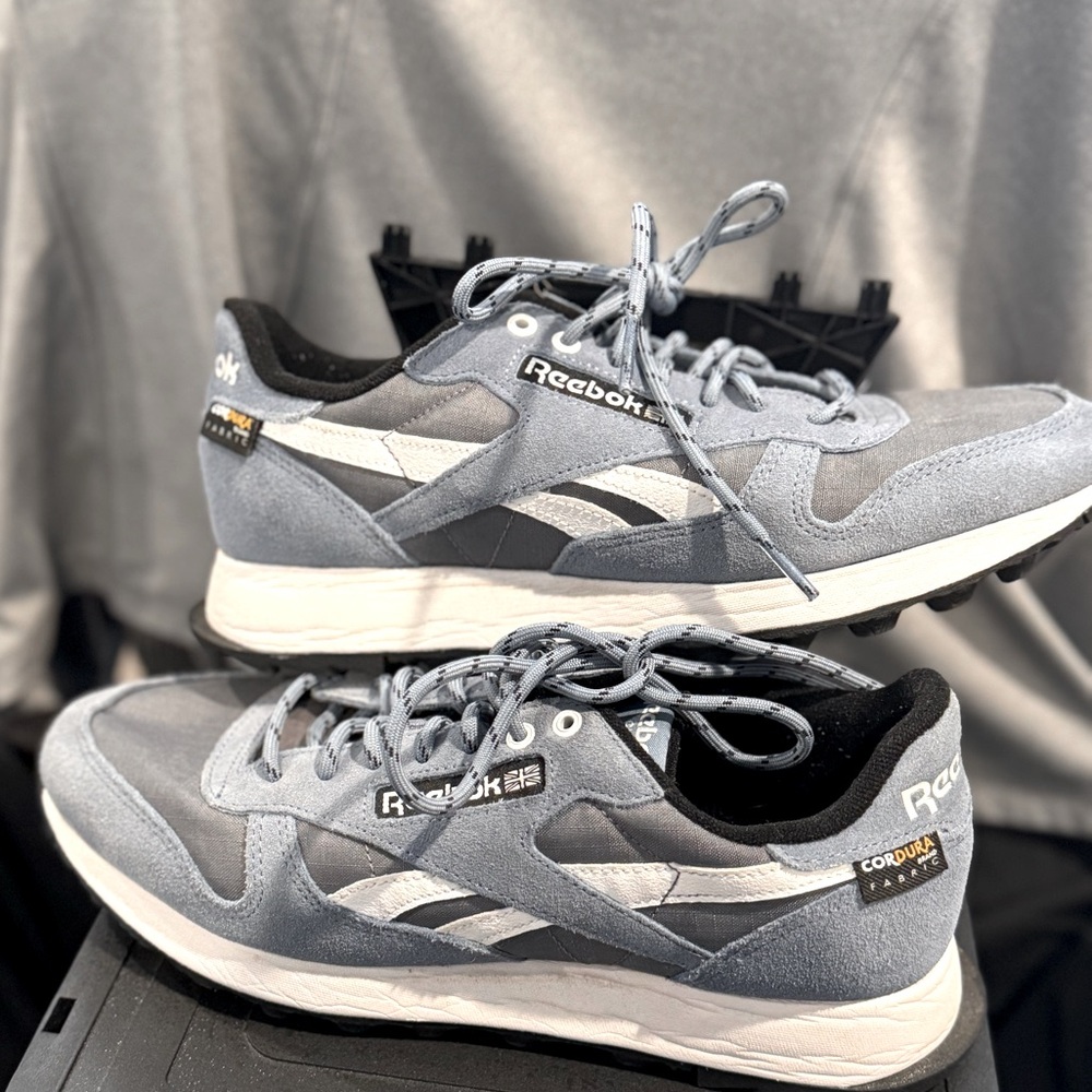 Reebok classic. Women’s size 9. Blue
